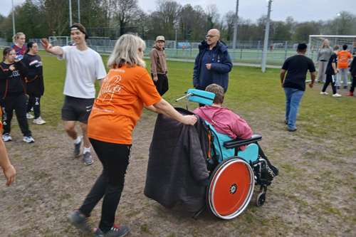 Vrijwilligster Mathilde met Wendy